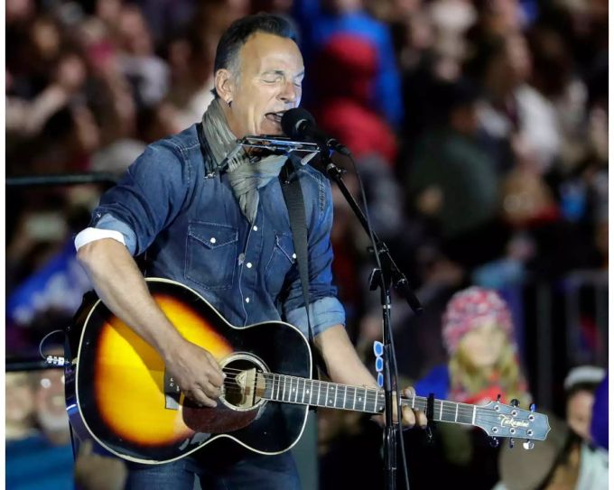 Musik-Legende Bruce Springsteen (68) hat seine unverwechselbare rauchige Stimme für sechs Millionen Franken versichern lassen.