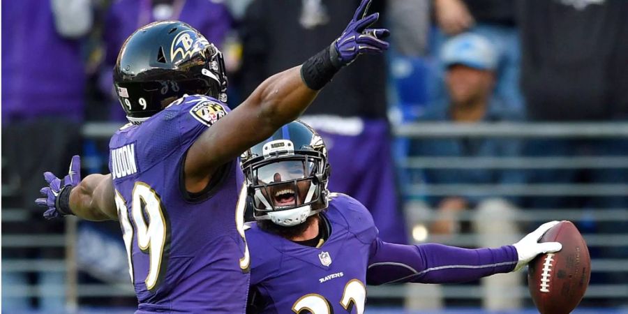 Im Kampf um die Wildcard-Plätze gelingt den Baltimore Ravens ein wichtiger Sieg gegen die Detroit Lions. Dabei erzwingt die Defense mehrere Turnovers und legt damit den Grundstein für den 44:20-Erfolg.