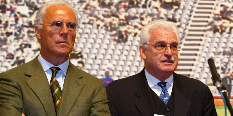 Franz Beckenbauer und Fedor Radmann vor der WM 2006 in Deutschland.