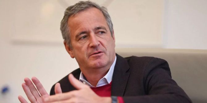 Frank Mastiaux gestikuliert.