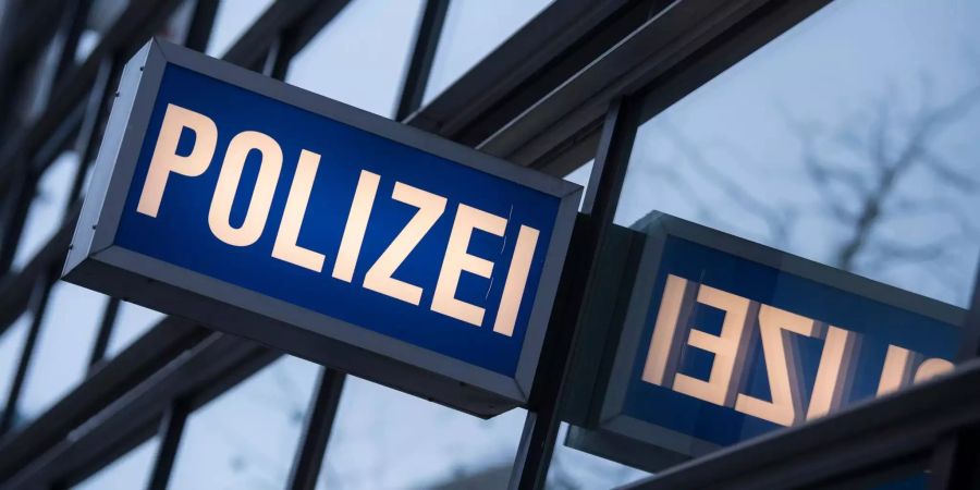 Der Schriftzug «Polizeirevier» in Frankfurt.