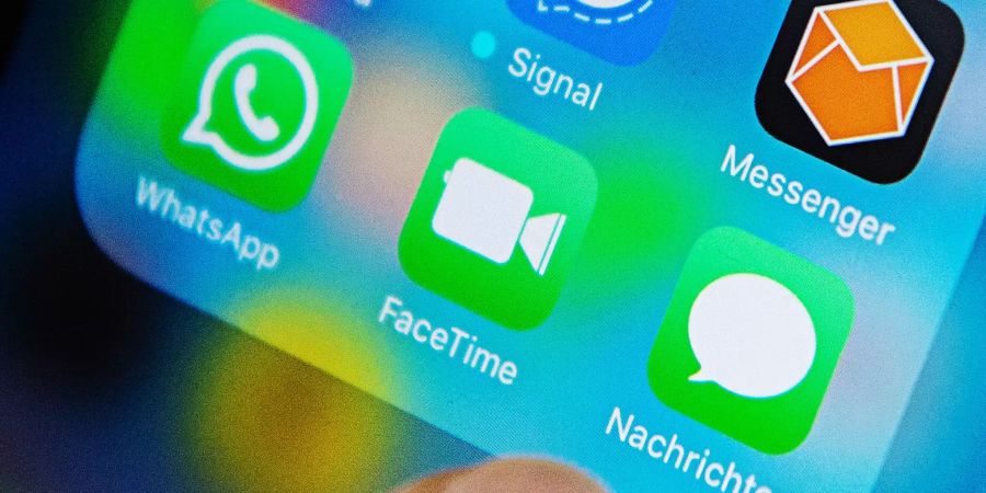 Facetime neben anderen Messenger-Diensten auf einem Handy.