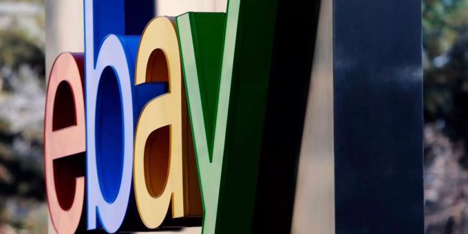 Ebay hat im Weihnachtsgeschäft mehr Umsatz erzielt als erwarte. Das Logo von Ebay.