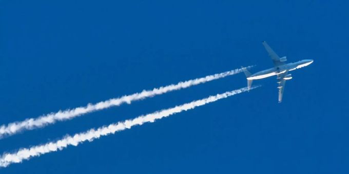 Kondensstreifen am Himmel. Kondensstreifen am Himmel.