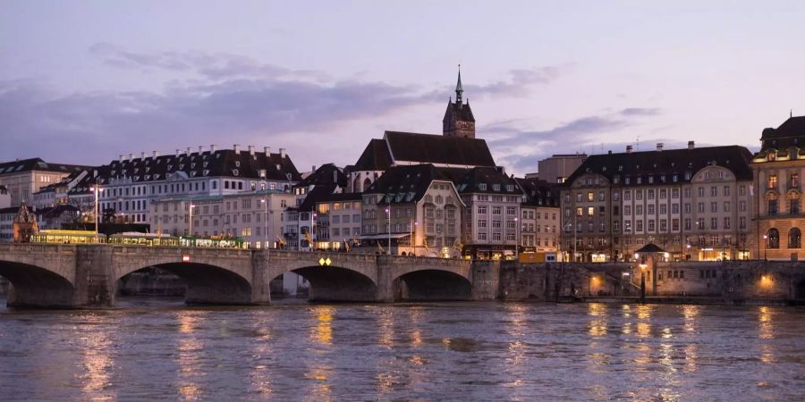 Rhein und Mittlere Brücke bei Basel