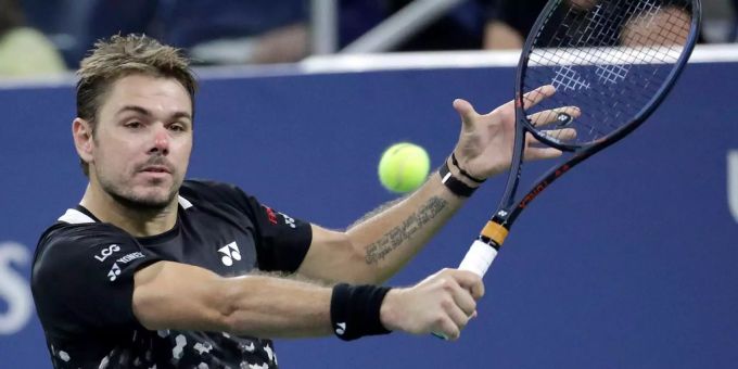 Stan Wawrinka schlägt einen Rückhand-Slice. Stan Wawrinka schlägt einen Rückhand-Slice.
