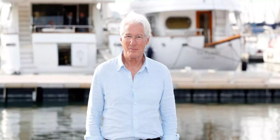 Der US-amerikanische Schauspieler Richard Gere posiert vor der Kamera.