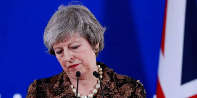 Theresa May sucht weiterhin das Gespräch mit der EU. Theresa May an einer Pressekonferenz.