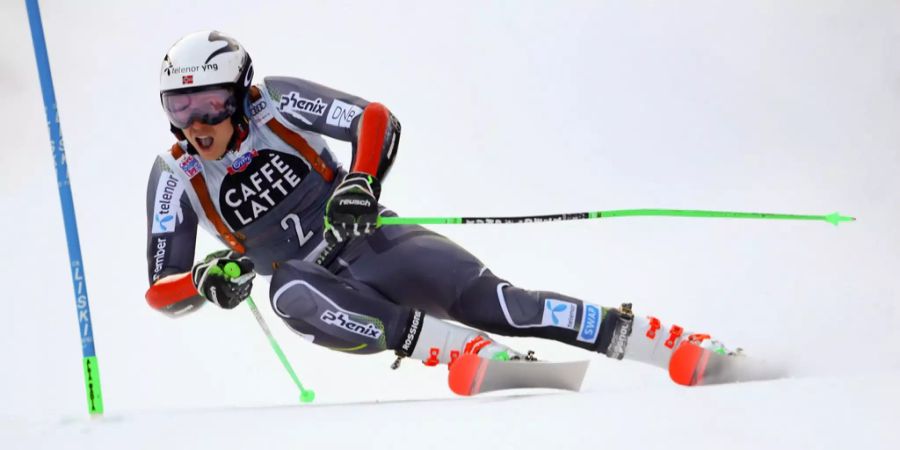 Henrik Kristoffersen fährt den Riesenslalom in Alta Badia.