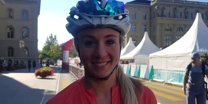 Mit dem Velo - Ariella Kaeslin setzt ein Zeichen gegen Krebs