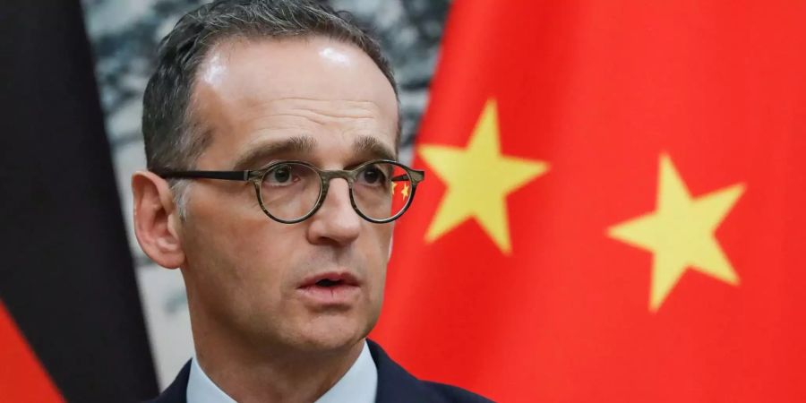 Der deutsche Aussenminister Heiko Maas spricht während einer gemeinsamen Presserkonferenz mit seinem chinesischen Amtskollegen Wang Yi (nicht im Bild) in Peking.