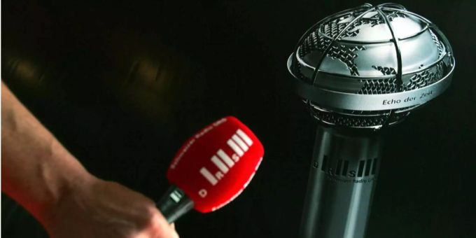 Die Sendung des Schweizer Radios «Echo der Zeit» feiert am Dienstag, 20. September 2005 mit einer Spezialsendung live aus dem Museum für Kommunikation in Bern, ihr 60-jähriges Bestehen . Die Sendung des Schweizer Radios «Echo der Zeit» feiert am Dienstag, 20. September 2005 mit einer Spezialsendung live aus dem Museum für Kommunikation in Bern, ihr 60-jähriges Bestehen .