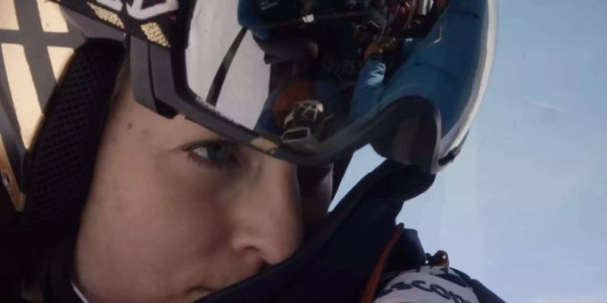 Skistar Lara gut posiert für den eigenen Kinofilm. Skistar Lara gut posiert für den eigenen Kinofilm.