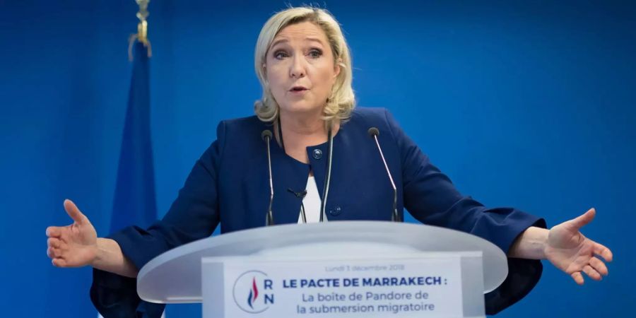 Marine Le Pen hält eine Pressekonferenz im Hauptquartier der Front National in Nanterre (F).