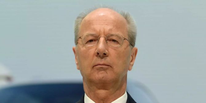 Hans Dieter Pötsch, Vorsitzender des Aufsichtsrats der Volkswagen AG, gibt eine Pressekonferenz am Tag nach der Aufsichtsratssitzung von Volkswagen.