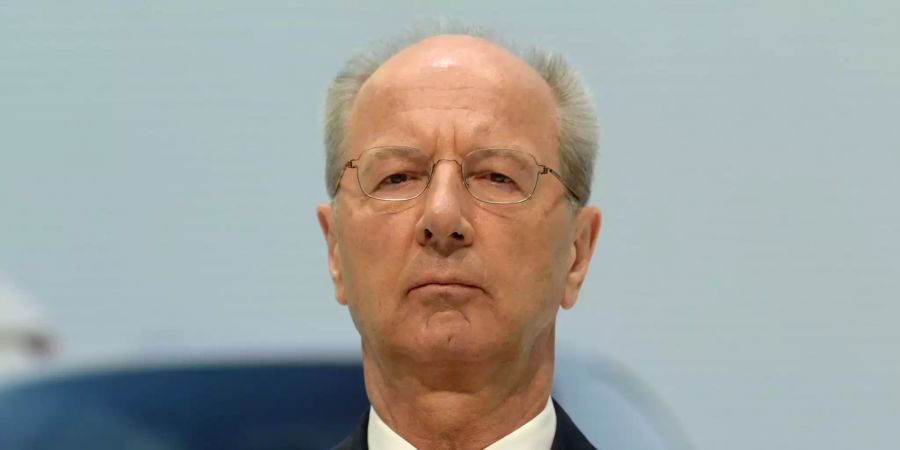 Hans Dieter Pötsch, Vorsitzender des Aufsichtsrats der Volkswagen AG, gibt eine Pressekonferenz am Tag nach der Aufsichtsratssitzung von Volkswagen.