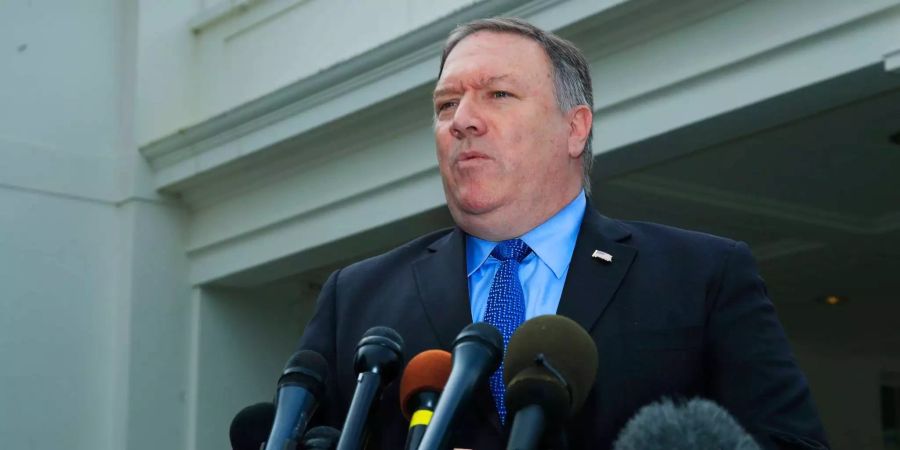 Aussenminister der USA Mike Pompeo spricht zu Reportern ausserhalb des Weissen Hauses in Washington.