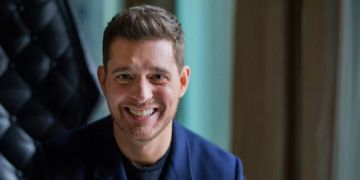 Jazzsänger Michael Bublé lächelt verschmitzt.