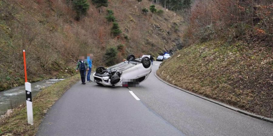 Die Lenkerin zog sich beim Unfall mittelschwere Verletzungen zu.