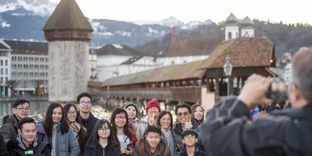 Tourism Spending Bounces Back in 2022: Swiss Travelers’ Expenditure on the Rise