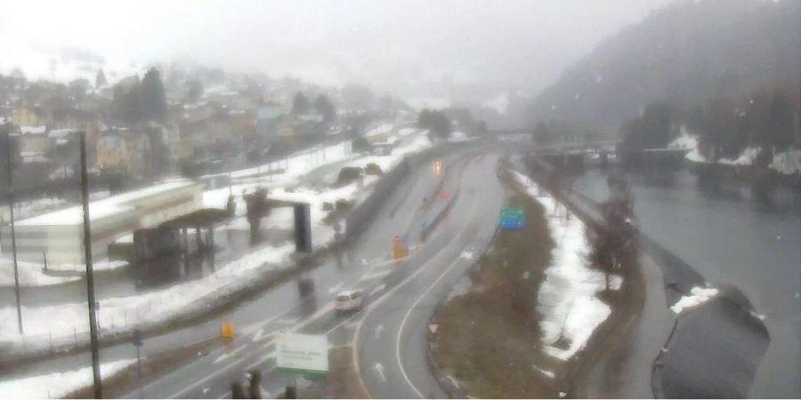 Beim Gotthardtunnel Airolo Richtung Süden.