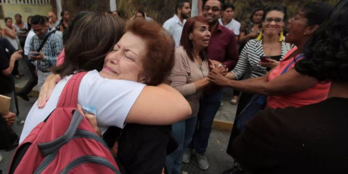 Weitere sollen folgen - Venezuela lässt Oppositionelle frei