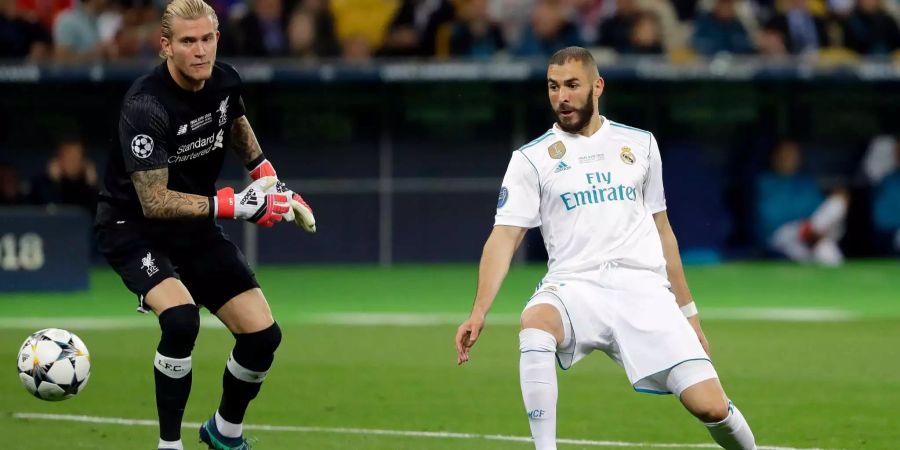 Loris Karius bei seinem Patzer gegen Karim Benzema in der 51. Minute des diesjährigen Champions League Finals. Allison wird wohl Karius im Tor von Liverpool ersetzen.