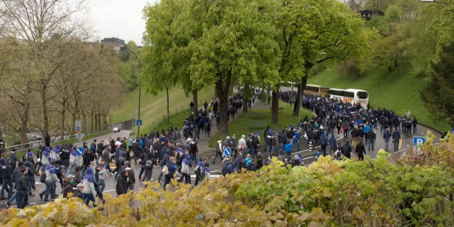 FCZ Fans beim Fanmarsch 2014 am Aargauerstalden in Bern