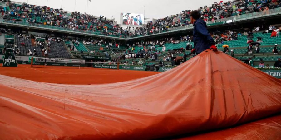 Regenpause in Rolland Garros.