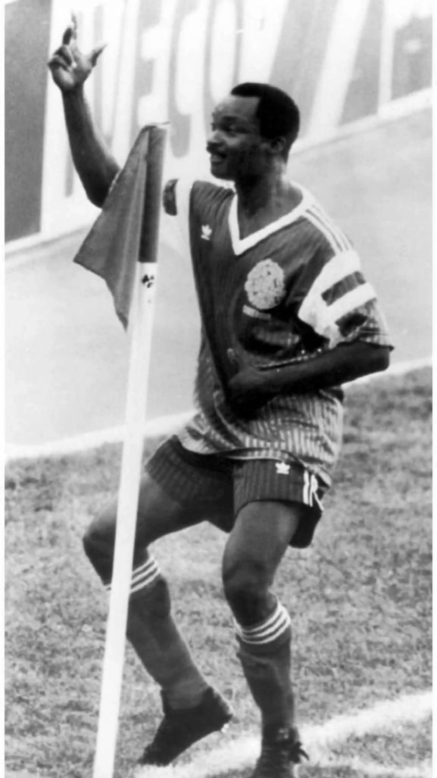 Platz 2: Roger Milla, Stürmer Kamerun, 42 Jahre 1 Monat und 8 Tage (WM 1994).