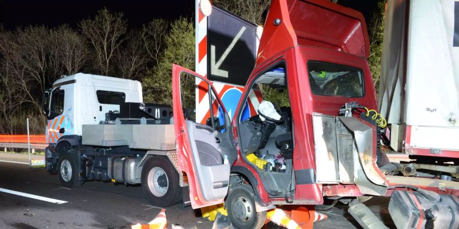 Eine Person hat sich beim Unfall verletzt.
