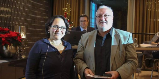 Einwohnerratspräsidentin Judith Suppiger zusammen mit ihrem Vorgänger Roland Ottiger