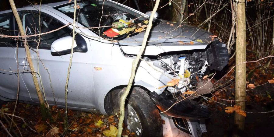 Glück im Unglück: Die Insassen von diesem verunfallten Auto in Gossau konnten das Fahrzeug selbstständig verlassen.