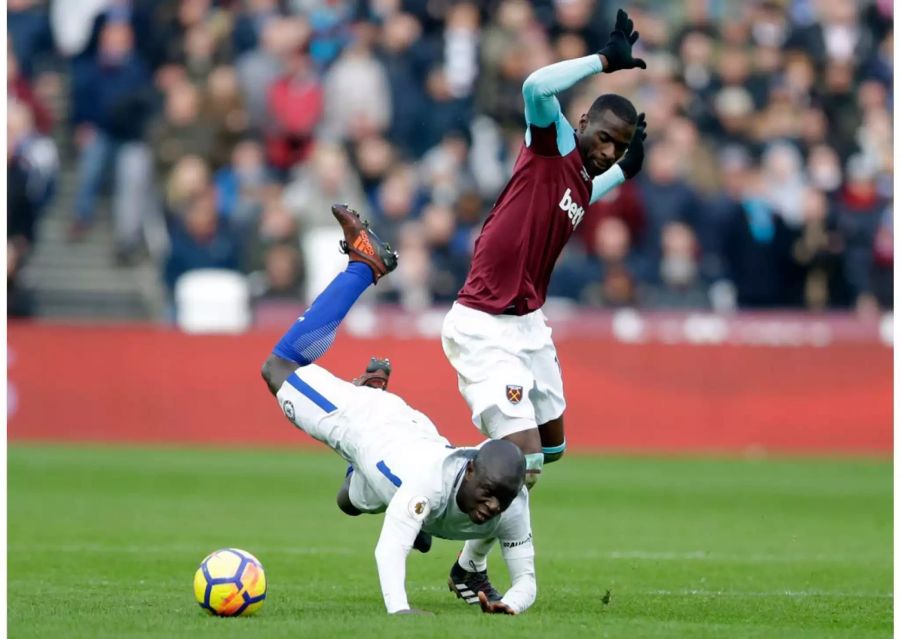 Im fünften Spiel nach dem Trainerwechsel von Slaven Bilic zu David Moyes, feiert West Ham Untied den ersten Sieg. Ausgerechnet gegen den amtierenden Meister Chelsea gelingt den «Hammers» ein 1:0-Erfolg. Den goldenen Treffer erzielt der Österreicher Arnautovic nach sechs Minuten.