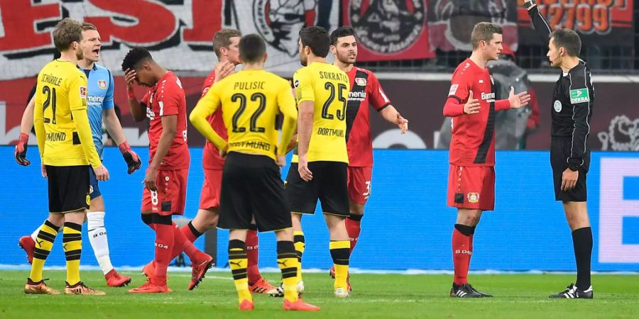 Trotz langer Überzahl kann der BVB in Leverkusen nicht gewinnen.