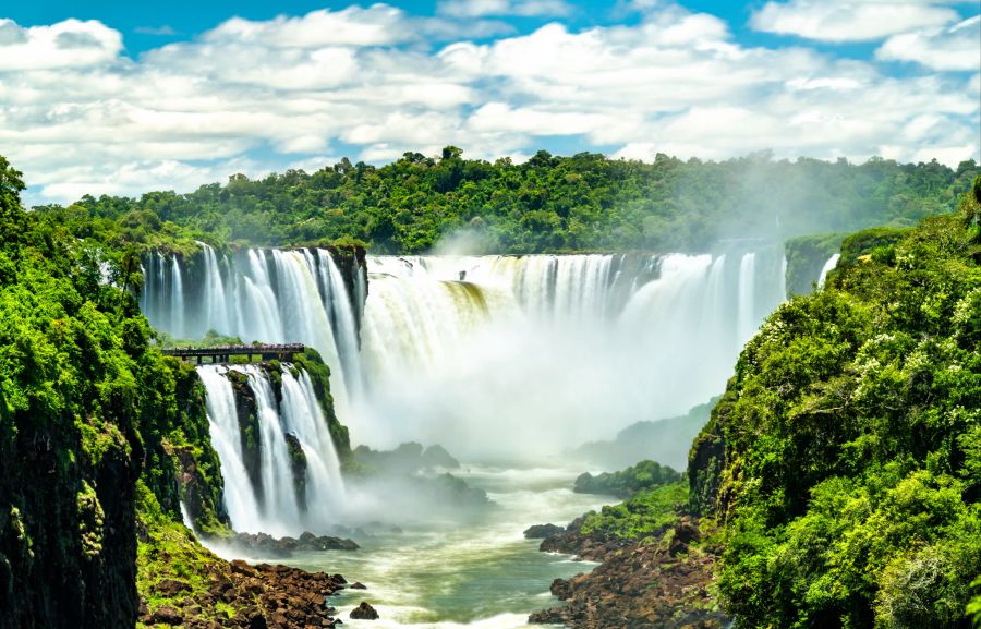 Die Iguazú-Wasserfälle sind ein wahres Naturspektakel.