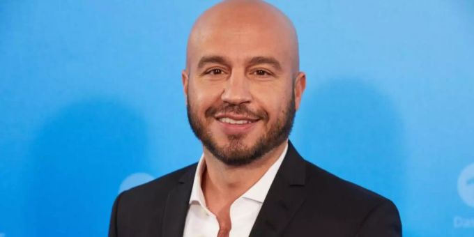 Schauspieler Dar Salim, hier 2019,war als junger Mann Mitglied der königlichen Leibgarde in Dänemark. Foto: Georg Wendt/dpa Schauspieler Dar Salim, hier 2019,war als junger Mann Mitglied der königlichen Leibgarde in Dänemark. Foto: Georg Wendt/dpa