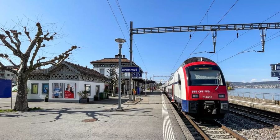 Der Bahnhof Richterswil.