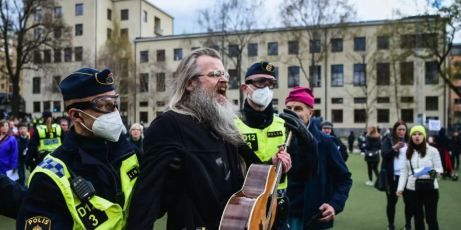 Polizei löst Anti-Corona-Demo in Stockholm auf