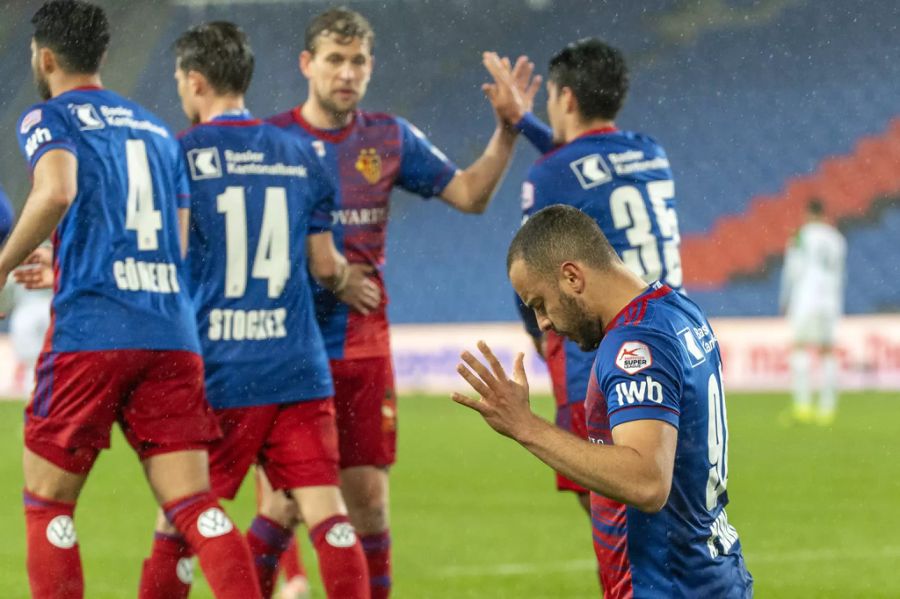 Arthur Cabral erzielt das 1:0 in der zweiten Hälfte.