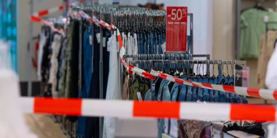 Wird sich das Konsumverhalten langfristig verändern?. Foto: Robert Michael/dpa-Zentralbild/dpa