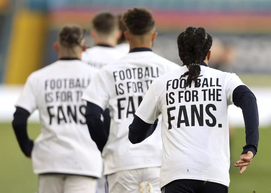 Die Spieler von Leeds United mit einer klaren Botschaft vor dem Premier-League-Spiel gegen Liverpool.