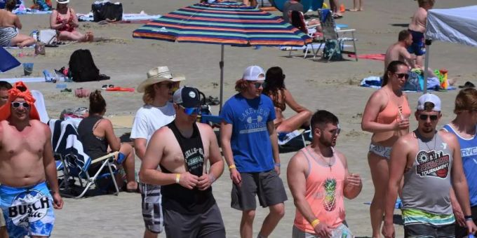 Aus Deutschland zieht es Urlauber nach Mallorca, in den USA locken die Strände Floridas. Foto: Paul Hennessy/SOPA Images via ZUMA Wire/dpa Aus Deutschland zieht es Urlauber nach Mallorca, in den USA locken die Strände Floridas. Foto: Paul Hennessy/SOPA Images via ZUMA Wire/dpa