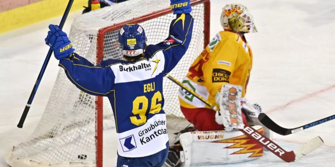 Egli bringt den HC Davos gegen die SCL Tigers in Führung. HC Davos SCL Tigers