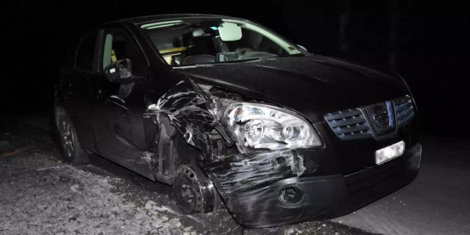 Auf der Unterdorfstrasse ist ein 42-jähriger Mann mit seinem Auto verunfallt.