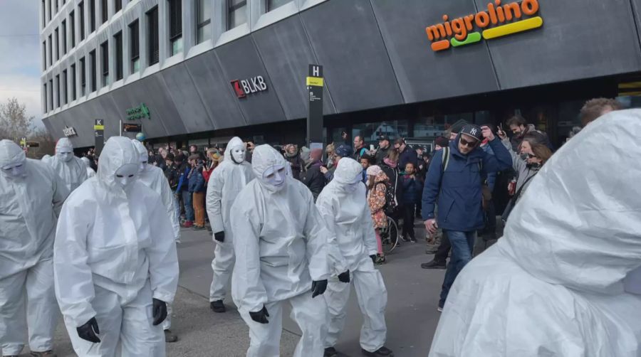 Gegen 14 Uhr setzte sich der Protestmarsch in Bewegung.