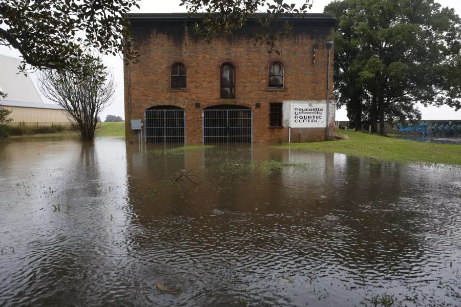 Heavy rain causes flooding in New South Wales