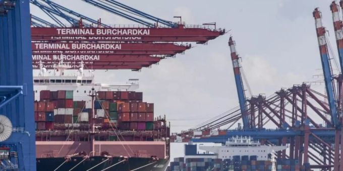 Containerschiffe am Hamburger Hafen. deutschland