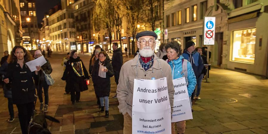 Rund 350 Personen nahmen am Montagabend an der Solidaritätsdemonstration in Luzern teil.