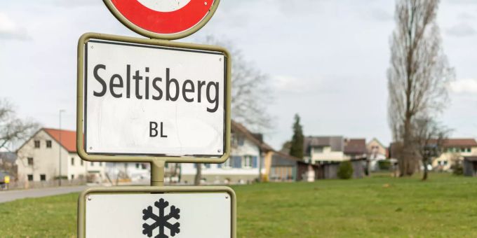 Ortsschild der Gemeinde Seltisberg. Ortsschild der Gemeinde Seltisberg.